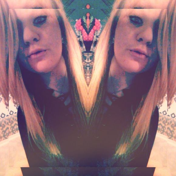 Meet the Posher Other - Meet your Posher, Courtney